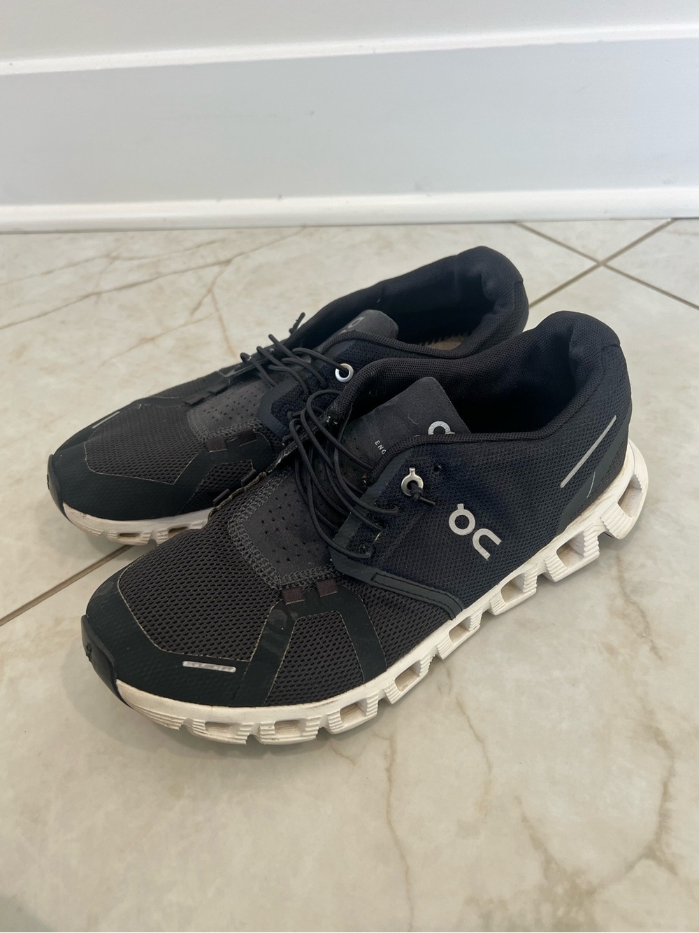 On Running Cloud Black Sneakers Size 8 US